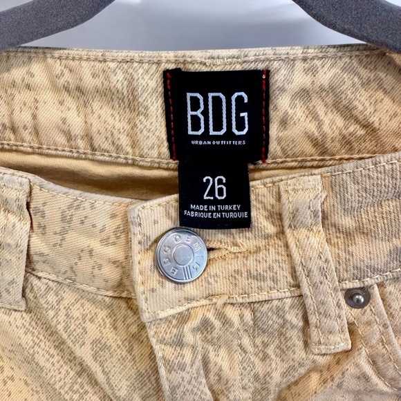 BDG Yellow Snakeskin 🐍 Jean Shorts for Casual Summer Style - Picture 3 of 3